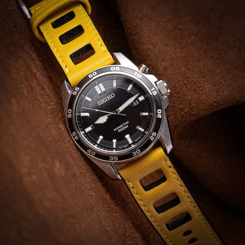 Żółty skórzany pasek z Seiko SKA789P1 – dynamiczna konfiguracja z przeszyciem