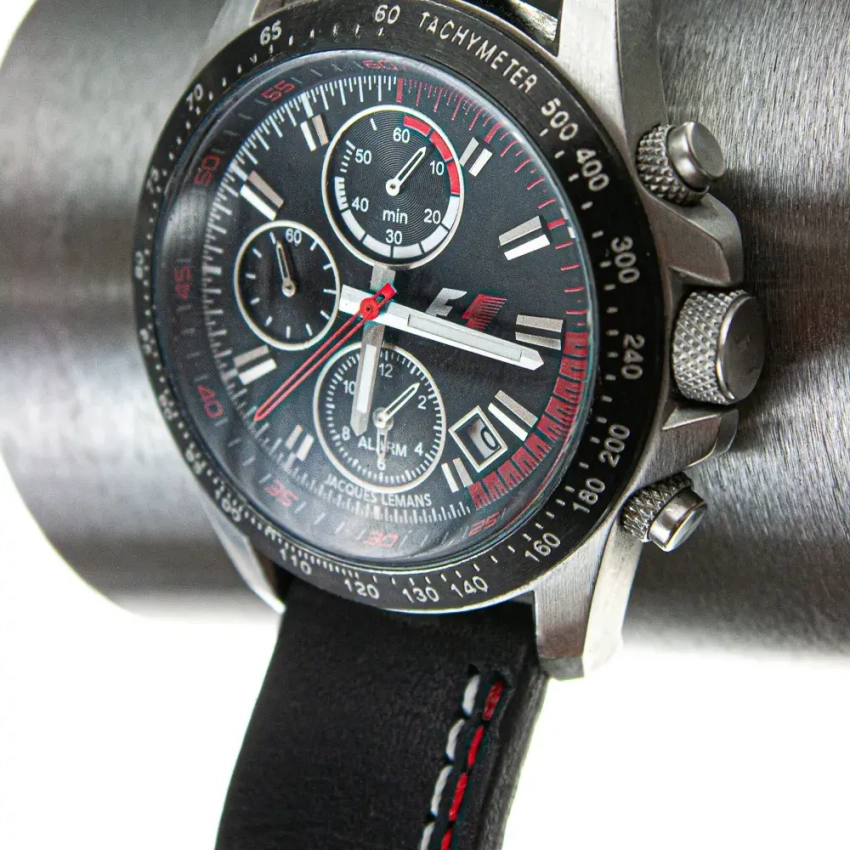 Czarny pasek z dynamicznym przeszyciem i zegarek Jacques Lemans F1 - propozycja kolorystyczna