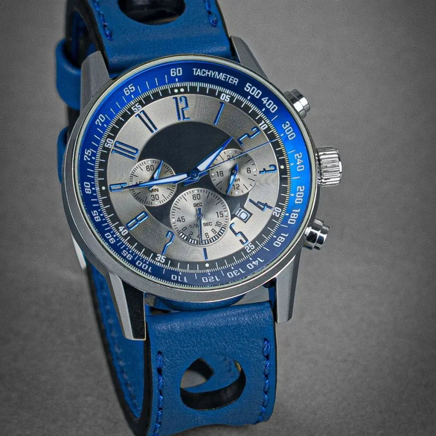 Niebieski perforowany pasek z niebieską nicią – wariant U‑65