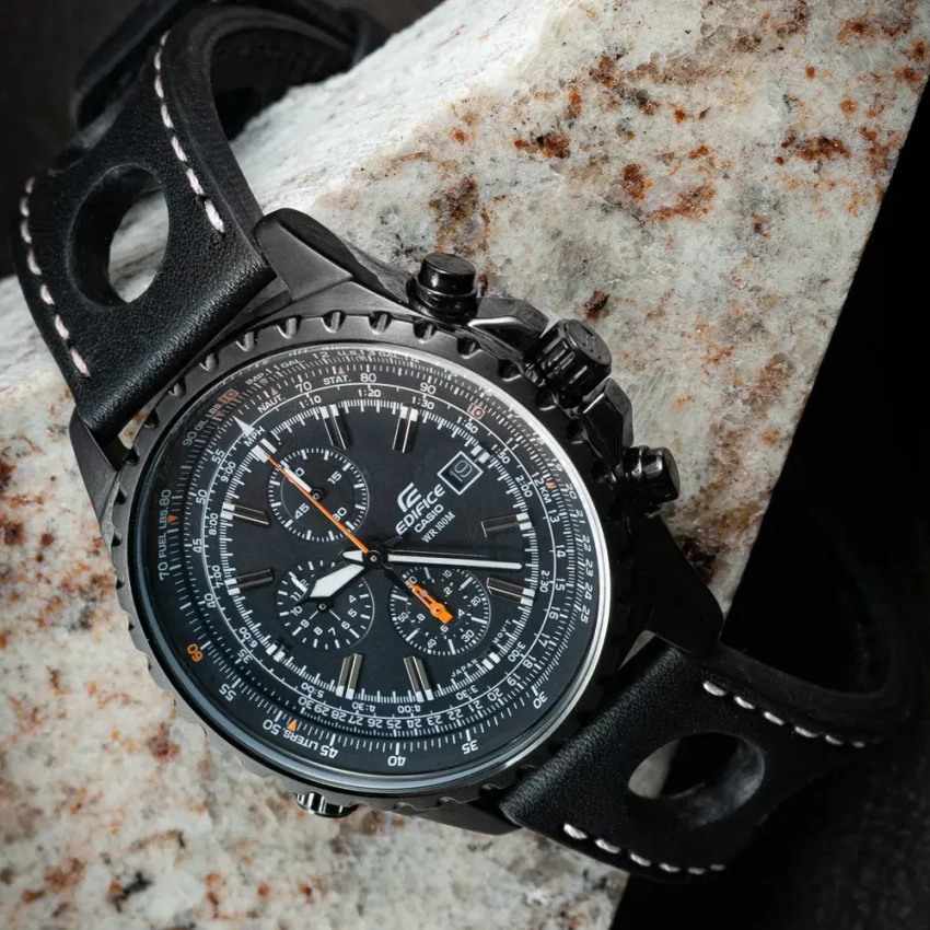 Czarny pasek  z białym przeszyciem oraz zegarek Casio EF-527