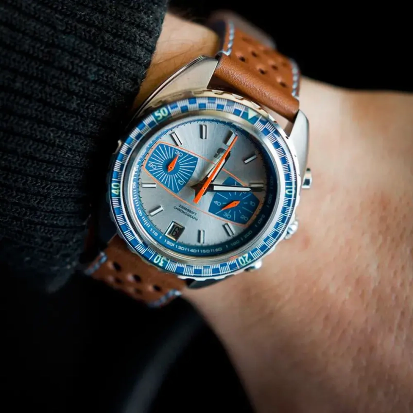 Brązowy pasek z błękitnym przeszyciem – inspiracja do Straton Syncro