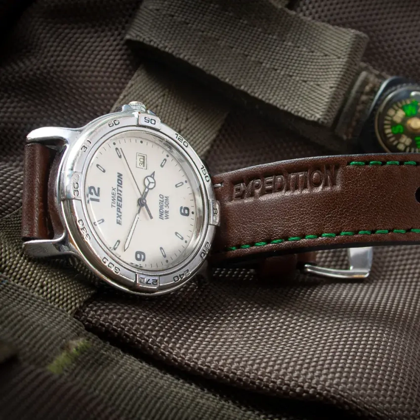 Brązowy pasek skórzany - propozycja kolorystyczna dla  zegarka Timex Expedition – przykład klasycznej konfiguracji